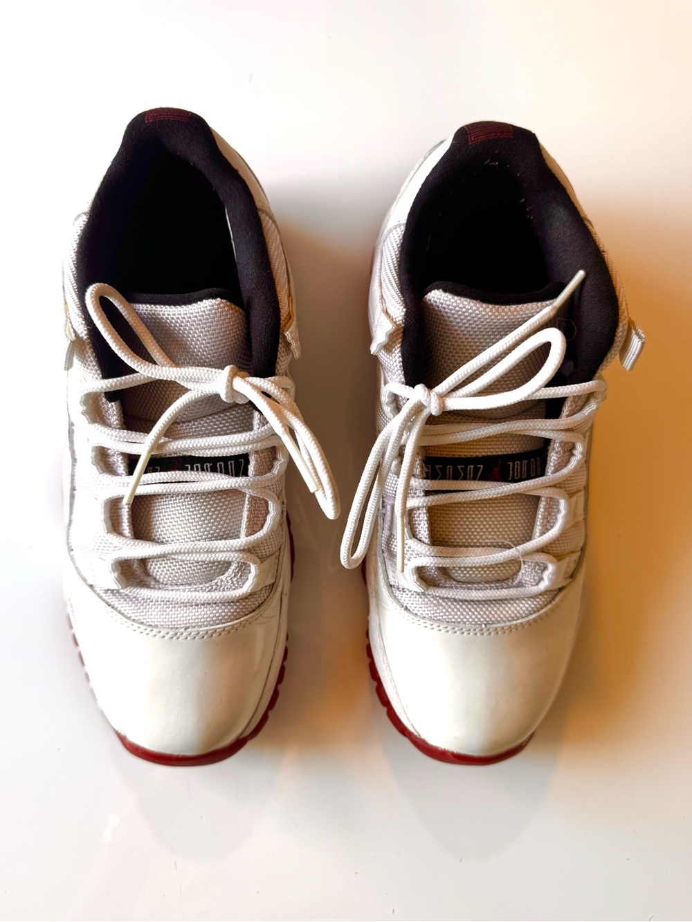 ♥️ ICONIC NIKE/ Jordan 11 White Red patent leather w round white laces.
